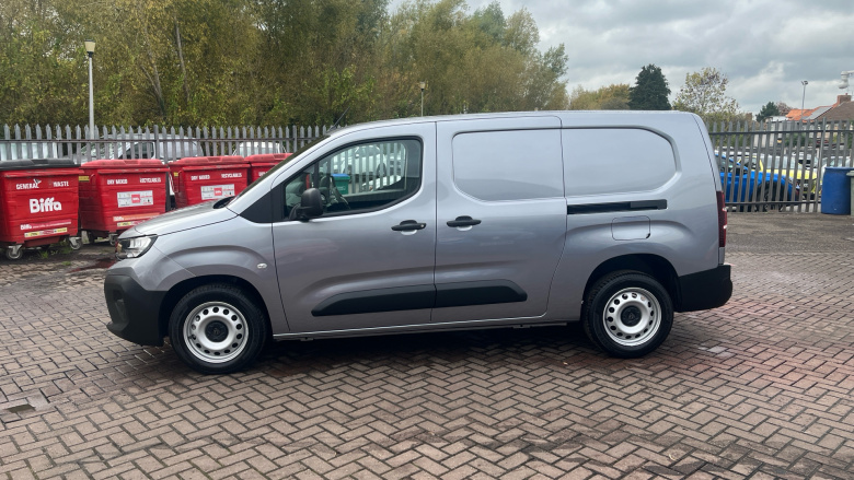Peugeot Partner Long Diesel 1.5 BlueHDi 100 Professional Plus Van
